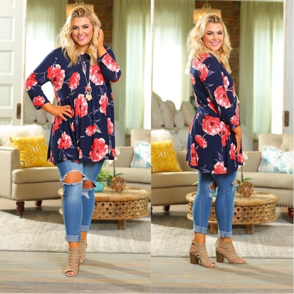 ✨LAST ONE✨PLUS Navy Floral 3/4 Sleeve Tunic - Picture 4 of 5